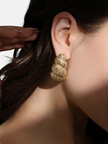 SOHI Earrings 'Tami' in Gold