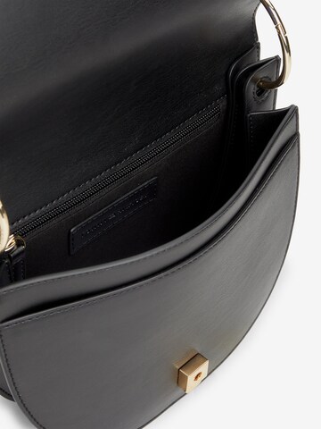 TOMMY HILFIGER Crossbody Bag in Black