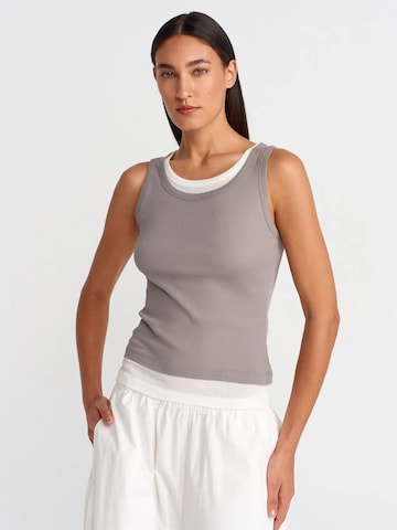 Dilvin Blouse in Grey: front