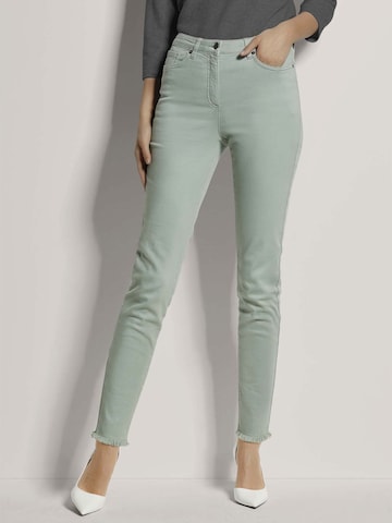 Skinny Jean MADELEINE en vert : devant