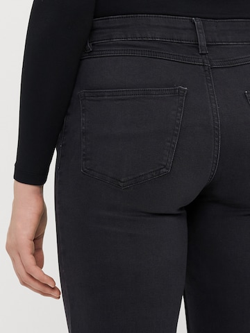 Only Tall Rozkloszowany krój Jeansy 'ONLLUNA' w kolorze czarny