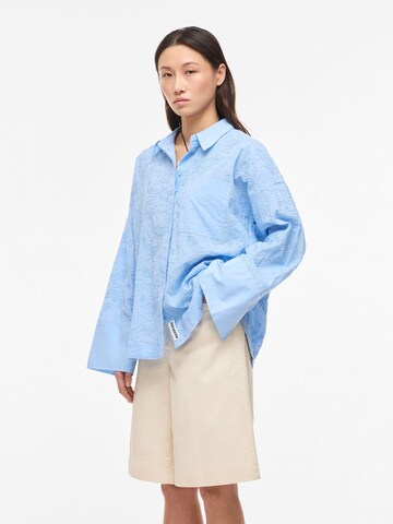 ROUGE EDIT Bluse i blå: forside