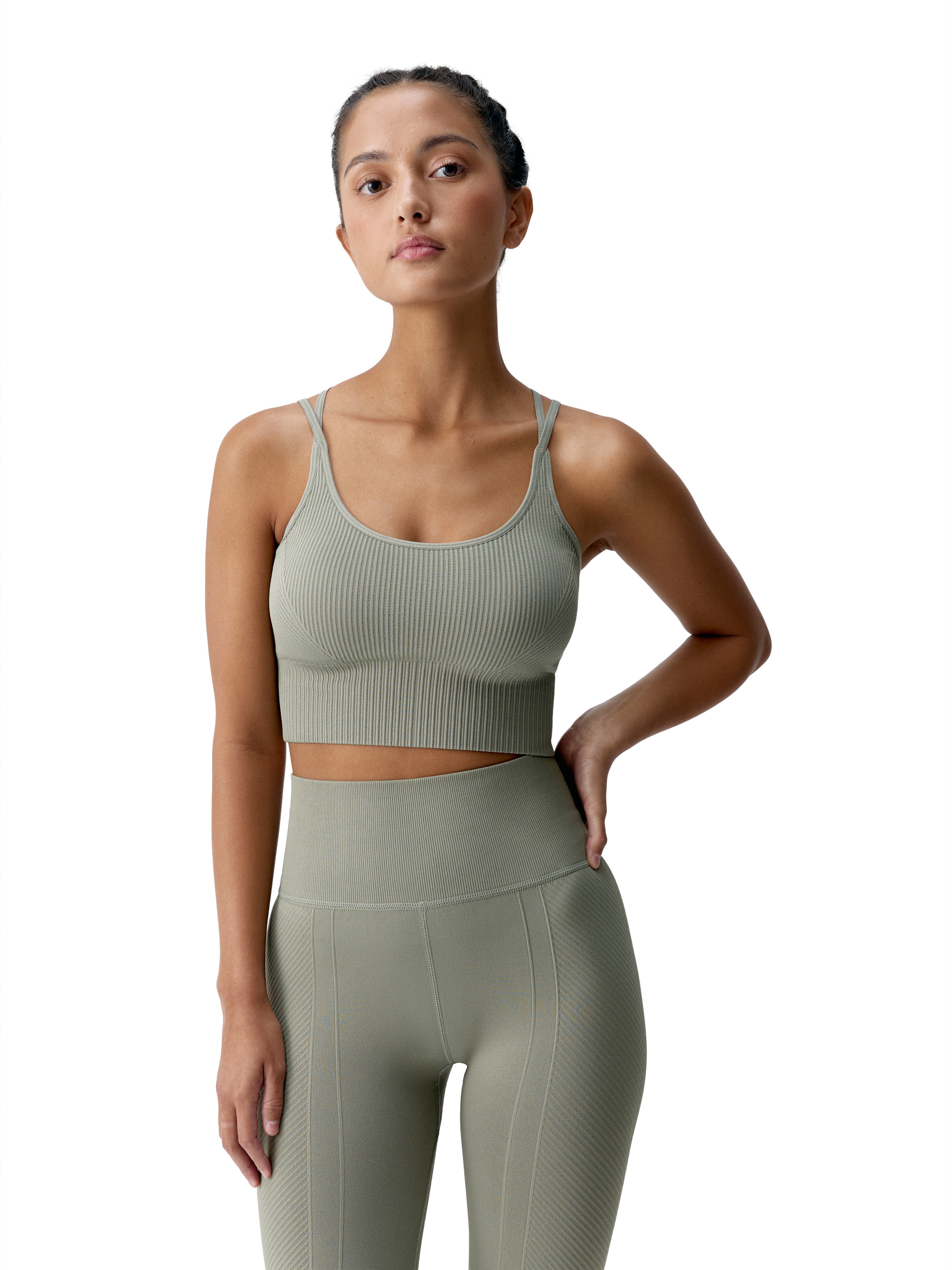 Born Living Yoga Sporttop ' Devika ' in Groen: voorkant
