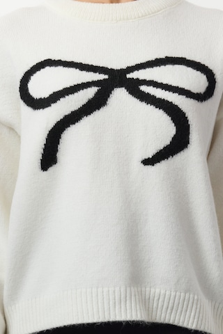 Trendyol Sweater in Beige