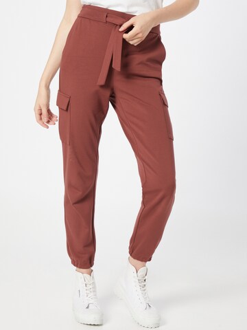 Tapered Pantaloni cargo 'Poptrash' di ONLY in rosso: frontale