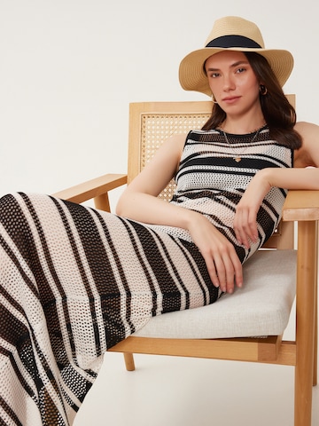 Rochie de plaja de la Happiness İstanbul pe bej