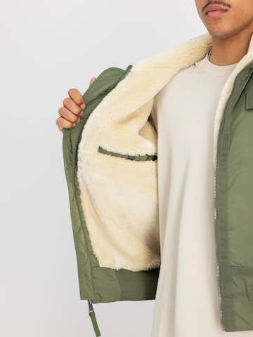 ALPHA INDUSTRIES Средняя посадка Зимняя куртка 'B15-3 TT' в Зеленый