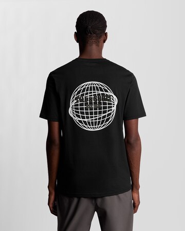 T-Shirt 'Geometric Globe' Lyle & Scott en noir : devant