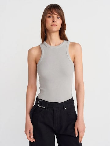 Dilvin - Blusa em cinzento: frente