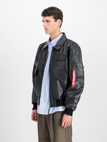 melns ALPHA INDUSTRIES Starpsezonu jaka 'CWU-45/P Heritage': no priekšpuses