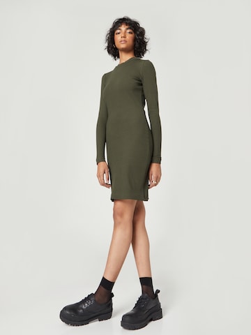 A LOT LESS Dress 'Milly' in Green