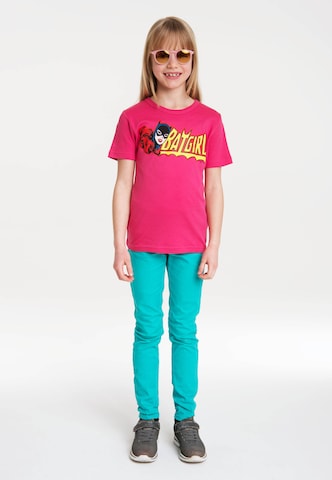 LOGOSHIRT Shirt 'Batgirl' in Roze