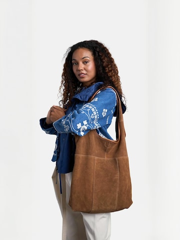 RE:DESIGNED Shopper ' Lyra ' in Brown: front