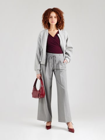 raudona ABOUT YOU Marškinėliai-glaustinukė 'Isa'