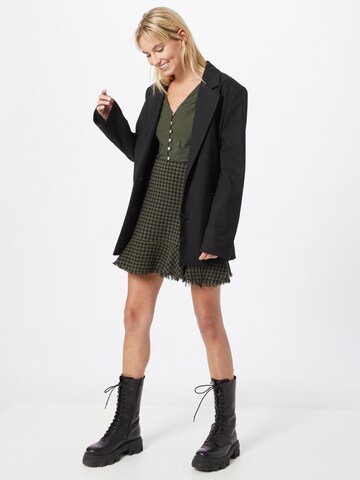 Cardigan 'Selena Shirt' ABOUT YOU en vert