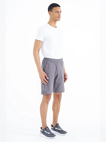 regular Pantaloni sportivi di Tommy Life in grigio