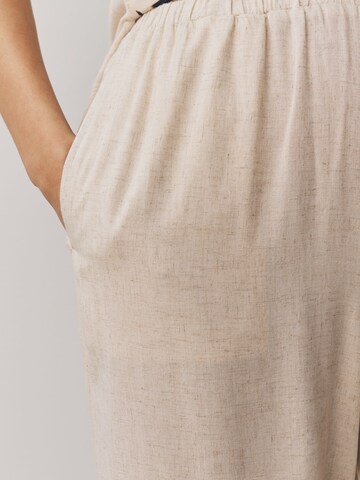 Next - Loosefit Pantalón en blanco