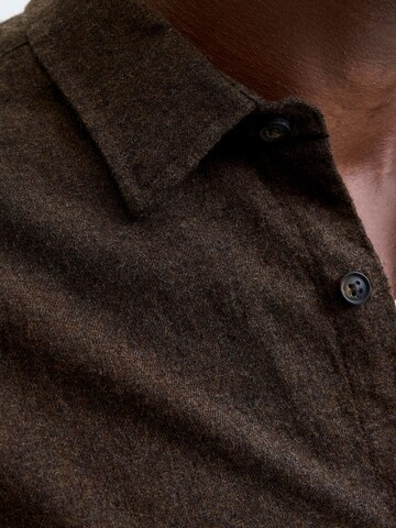 Coupe regular Chemise 'JJECLASSIC' JACK & JONES en marron
