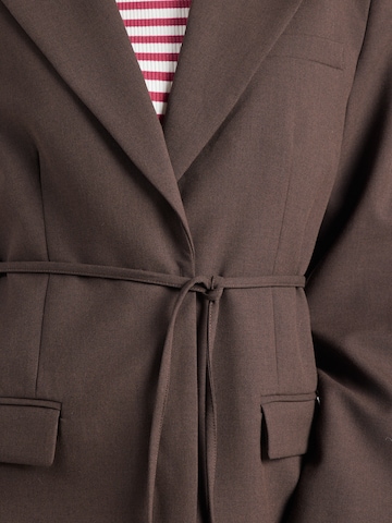 SELECTED - Blazer en marrón