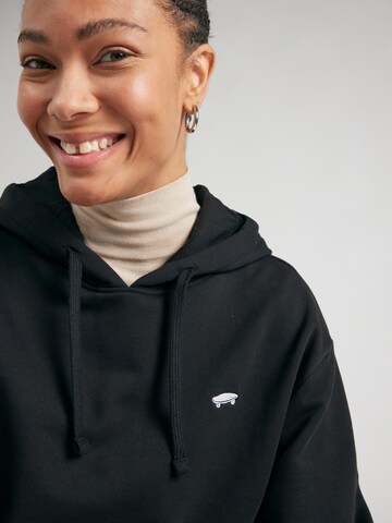 VANS Sweatshirt 'SALTON' in Black