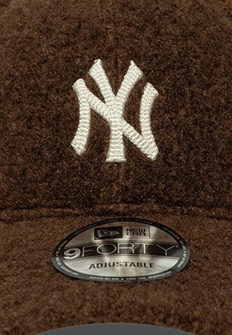 Șapcă sport '9FORTY MLB New York Yankees Winter Borg' de la NEW ERA pe maro