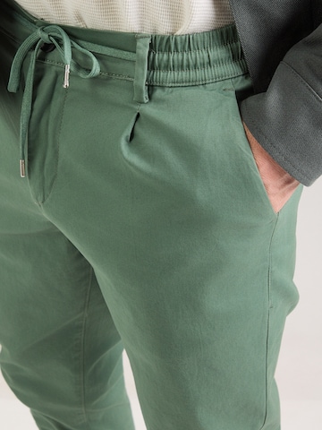Lindbergh Ozke Hlače z naborki 'Superflex' | zelena barva