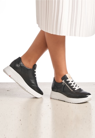 Baskets basses LLOYD en noir : devant