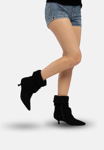 Salinyang Ankle Boots in Black