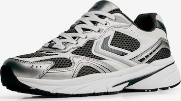 Bershka Matalavartiset tennarit 'BASICO' värissä valkoinen: etupuoli