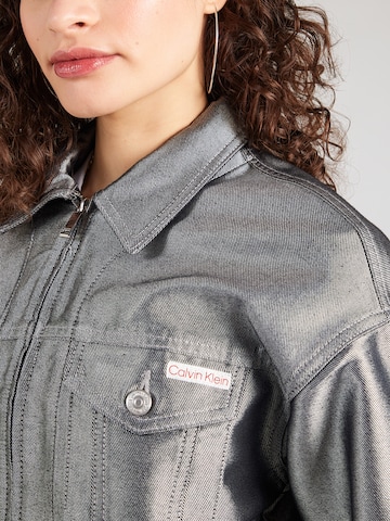 Calvin Klein Jeans Φθινοπωρινό και ανοιξιάτικο μπουφάν σε γκρι