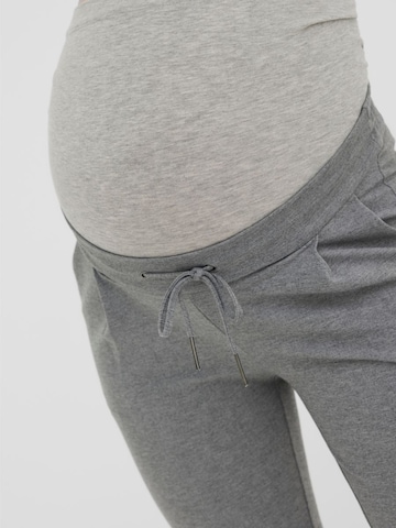 Regular Pantalon 'MEVA' Vero Moda Maternity en gris