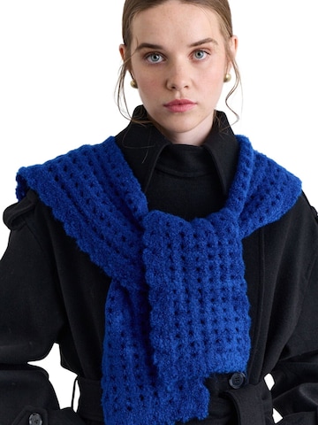 MANUKA Scarf in Blue: front