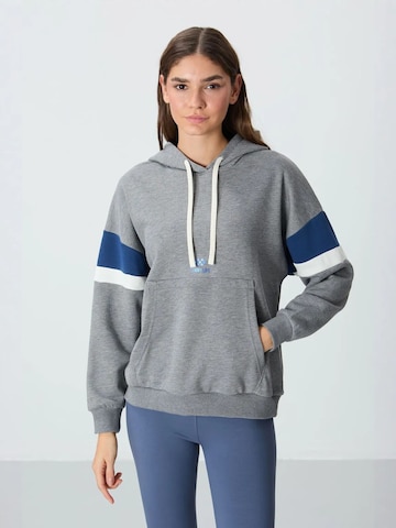 Sweat-shirt 'Sweatshirts' Tommy Life en gris : devant