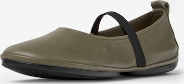 Ballerina con cinturino 'Right Nina' di CAMPER in verde: frontale