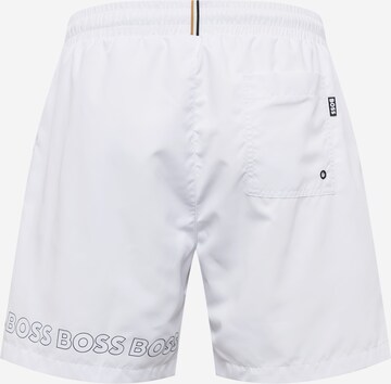 BOSS Orange Badeshorts 'Dolphin' i hvit