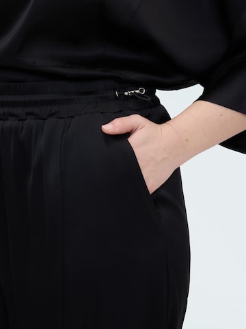 Fiorella Rubino Tapered Broek in Zwart