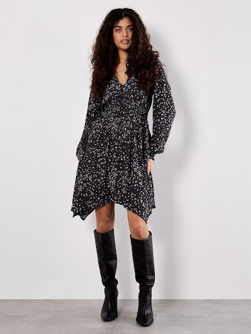 Robe Apricot en gris : devant