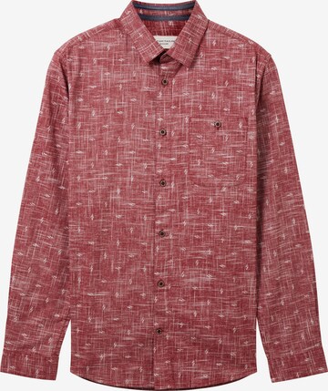 Coupe regular Chemise TOM TAILOR en rouge : devant