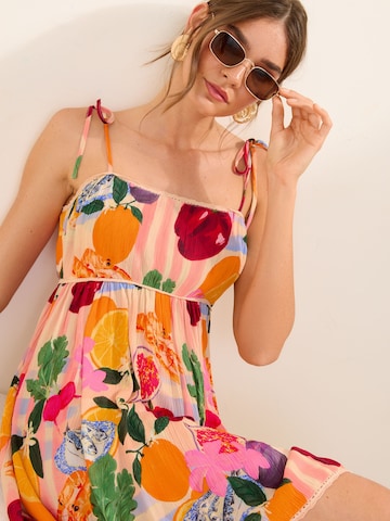 Robe Friends Like These en rose