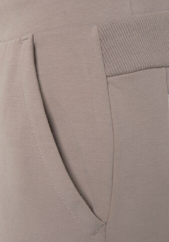 Tapered Pantaloni di Elbsand in beige