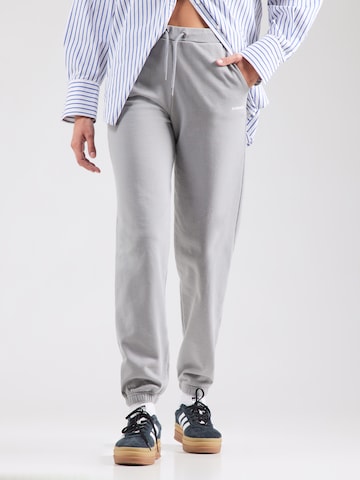 Effilé Pantalon Superdry en gris : devant