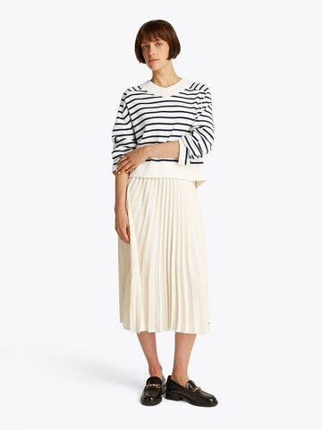 Pulover de la TOMMY HILFIGER pe alb