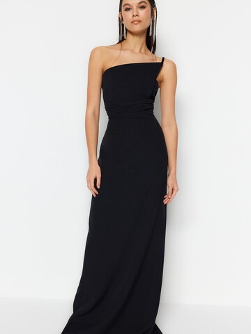 Trendyol Společenské šaty – černá: přední strana