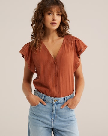WE Fashion Blouse in Bruin: voorkant