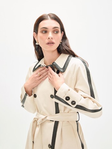 Lola Casademunt - Abrigo de entretiempo en beige