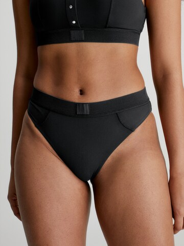 Slip costum de baie de la Calvin Klein Swimwear pe negru: față