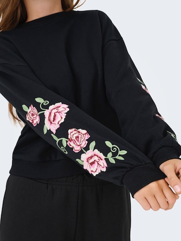 ONLY Sweatshirt 'ONLBROOKLYN' in Zwart