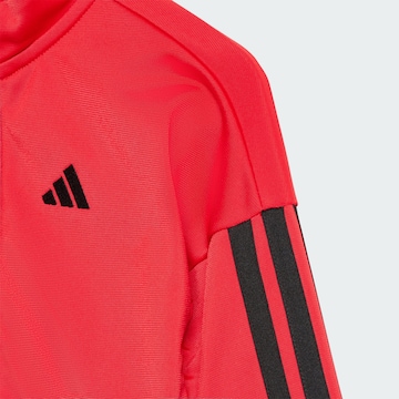Survêtement 'Essentials' ADIDAS SPORTSWEAR en rouge