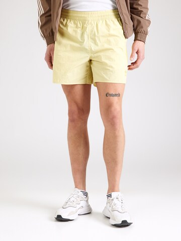 regular Pantaloni 'Adicolor Classics Sprinter' di ADIDAS ORIGINALS in giallo: frontale