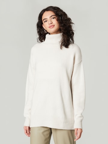 Guido Maria Kretschmer Women Sweater 'Katalin' in White: front